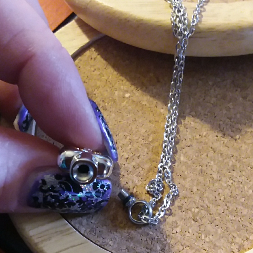SOLD****Dog bone cremation urn necklace - Picture 5 of 6